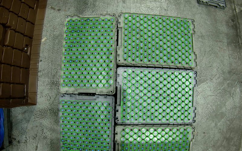 AI machine vision counting valve components in factory trays